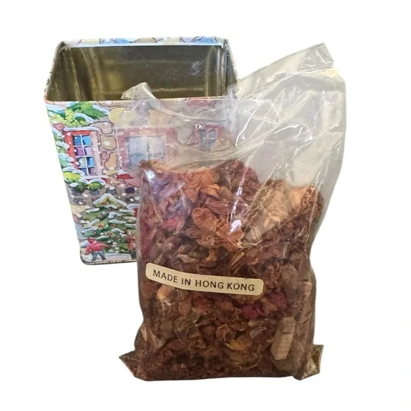 Lillian Vernon 1998 Festive Holiday Tin with Winter Scene - Picture 3 of 8